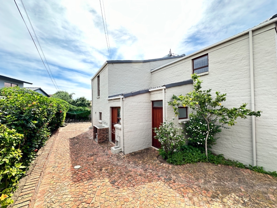 5 Bedroom Property for Sale in Bayview Western Cape